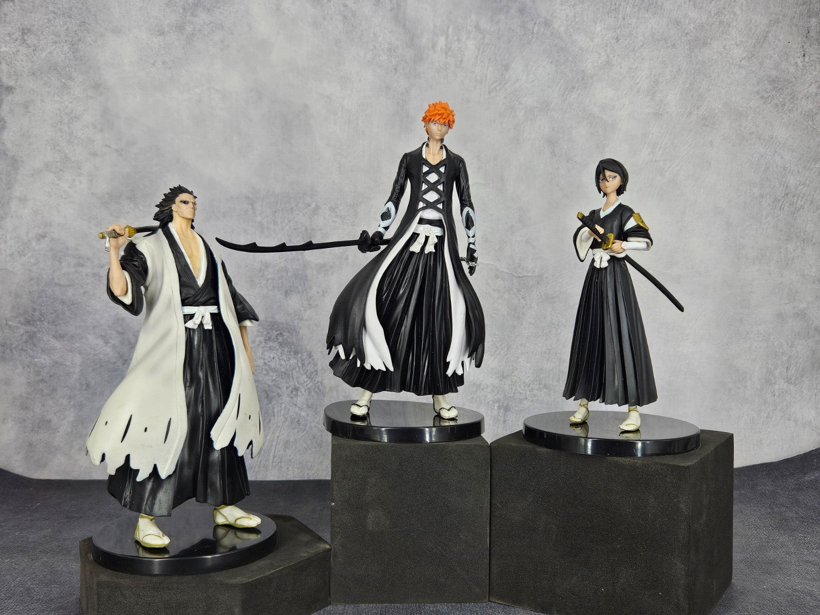 Bleach Action Figure Set of 3 – Hitsugaya Toushirou, Zaraki Kenpachi, Kurosaki Ichigo | PVC | 18 cm