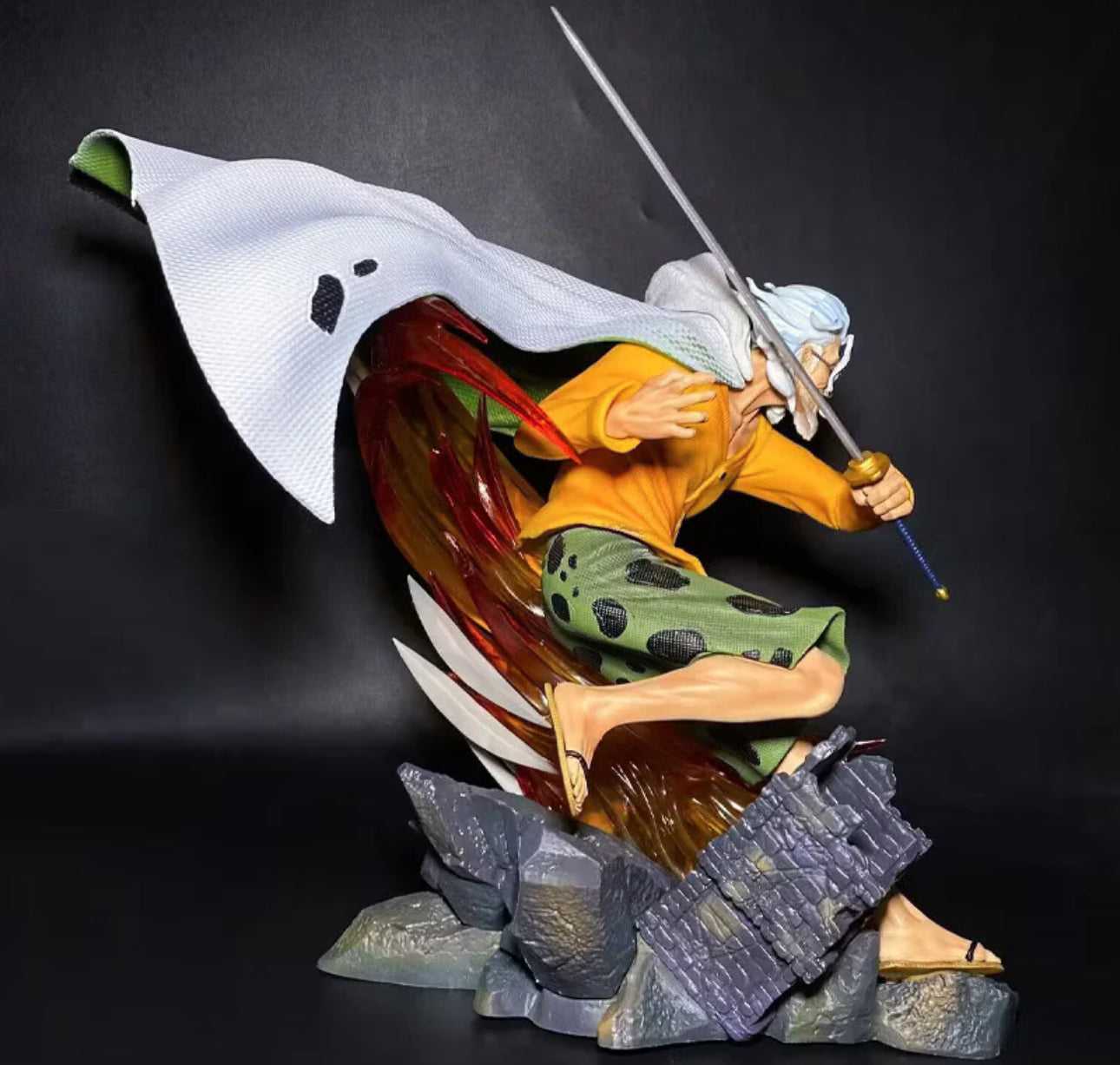 One Piece Silver Rayleigh Attacking Figure | 40 cm | Huge Figure with Light