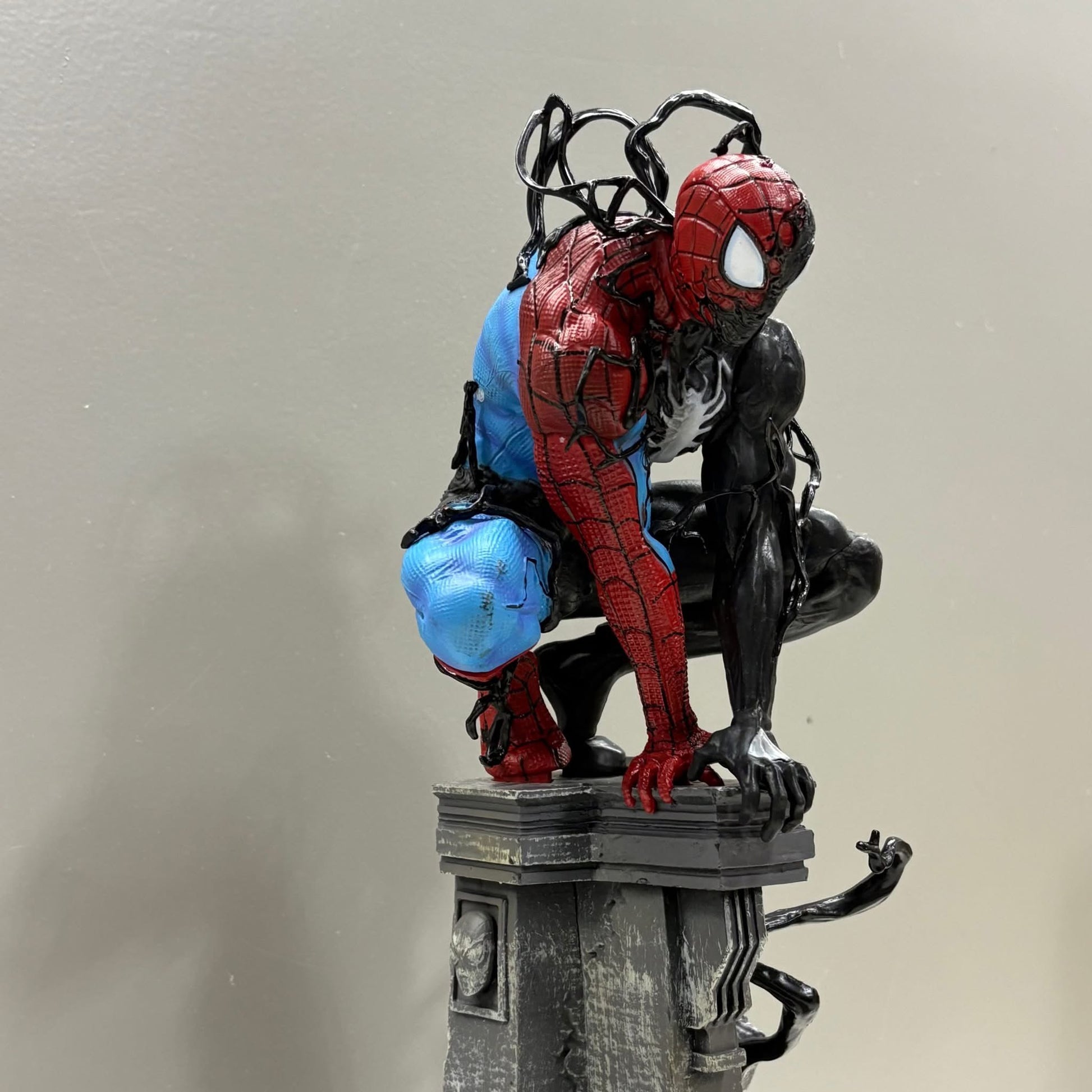 Spiderman x venom 40cm with lights