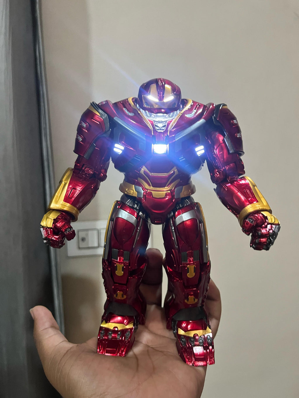Iron man Hulkbuster with lights and dual hands  25cm approx high quality 2 hands