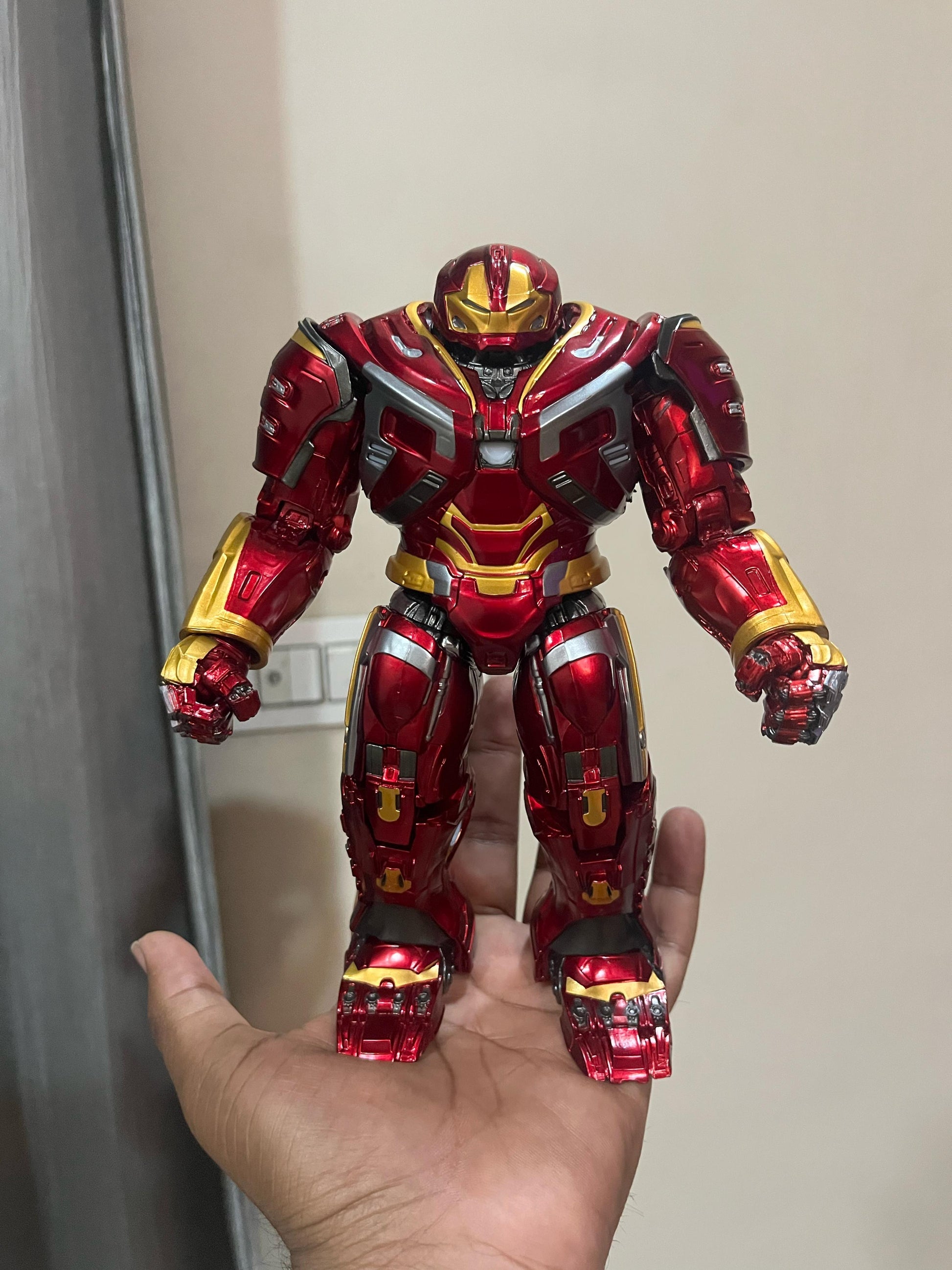 Iron man Hulkbuster with lights and dual hands  25cm approx high quality 2 hands