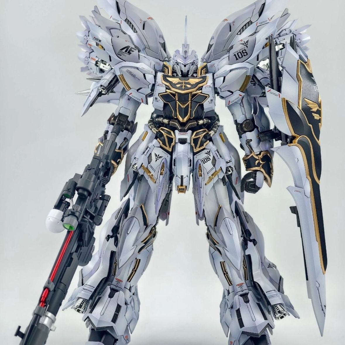 MSN-06S Sinanju White Wolf (Takumi Studio Ver.) 1/100 Scale Model Kit | Comet Technology | 1/100 Preorder