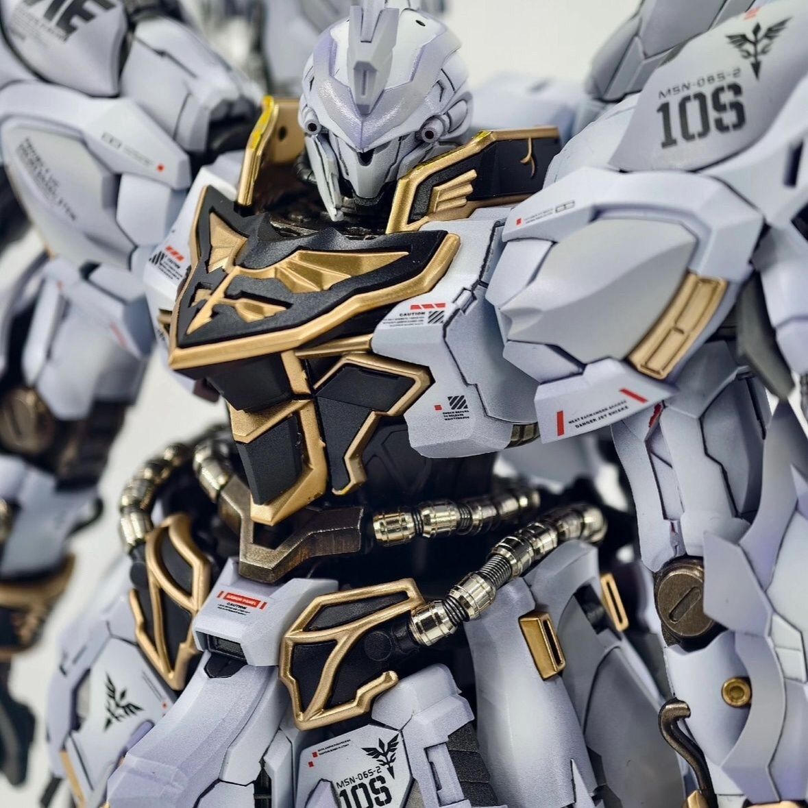 MSN-06S Sinanju White Wolf (Takumi Studio Ver.) 1/100 Scale Model Kit | Comet Technology | 1/100 Preorder