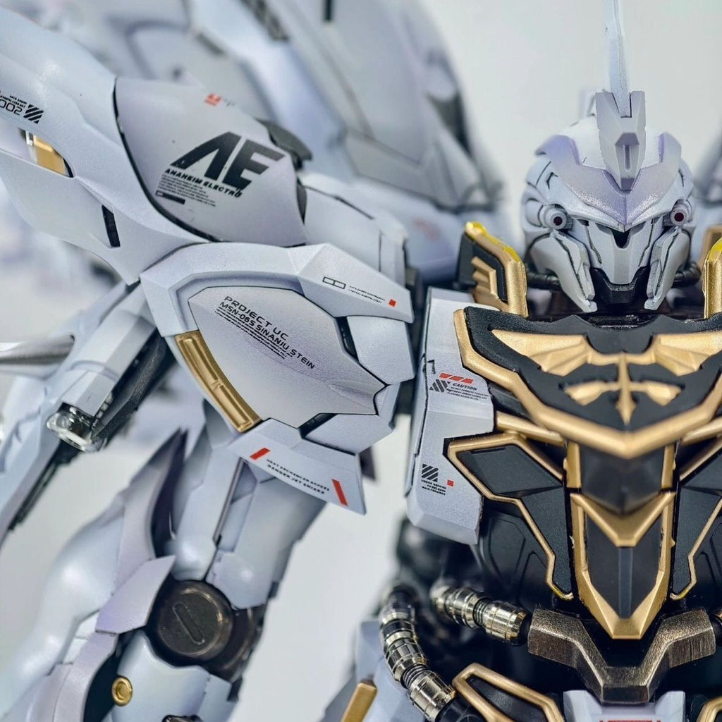 MSN-06S Sinanju White Wolf (Takumi Studio Ver.) 1/100 Scale Model Kit | Comet Technology | 1/100 Preorder