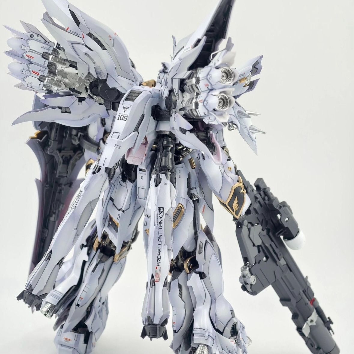 MSN-06S Sinanju White Wolf (Takumi Studio Ver.) 1/100 Scale Model Kit | Comet Technology | 1/100 Preorder