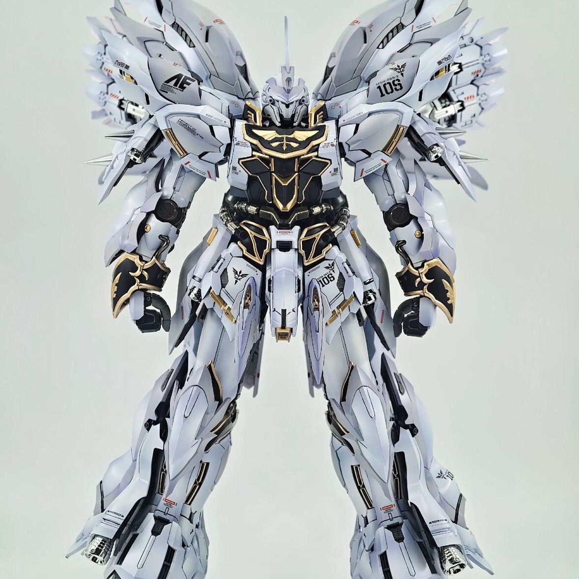 MSN-06S Sinanju White Wolf (Takumi Studio Ver.) 1/100 Scale Model Kit | Comet Technology | 1/100 Preorder